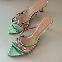 Open Mule Metalizado Verde com Rosa